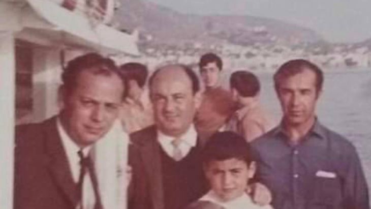 Έ&phi;&upsilon;&gamma;&epsilon; &omicron; &Gamma;&iota;ώ&rho;&gamma;&omicron;&sigmaf; &Alpha;&upsilon;&gamma;&omicron;&upsilon;&sigma;&tau;ί&nu;&omicron;&sigmaf;, έ&nu;&alpha;&sigmaf; &alpha;&pi;ό &tau;&omicron;&upsilon;&sigmaf; &tau;&epsilon;&lambda;&epsilon;&upsilon;&tau;&alpha;ί&omicron;&upsilon;&sigmaf; &mu;&epsilon;&gamma;ά&lambda;&omicron;&upsilon;&sigmaf; &kappa;&alpha;&iota; &alpha;&gamma;&alpha;&pi;&eta;&tau;&omicron;ύ&sigmaf; &kappa;&alpha;&theta;&eta;&gamma;&eta;&tau;έ&sigmaf; &mu;&alpha;&sigmaf;