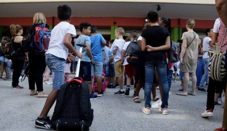 &Sigma;&chi;&omicron;&lambda;&epsilon;ί&alpha;: &Chi;&omega;&rho;ί&sigmaf; &mu;ά&sigma;&kappa;&epsilon;&sigmaf; &kappa;&alpha;&iota; &tau;&epsilon;&sigma;&tau; &eta; &epsilon;&pi;&iota;&sigma;&tau;&rho;&omicron;&phi;ή &tau;&omega;&nu; &mu;&alpha;&theta;&eta;&tau;ώ&nu;