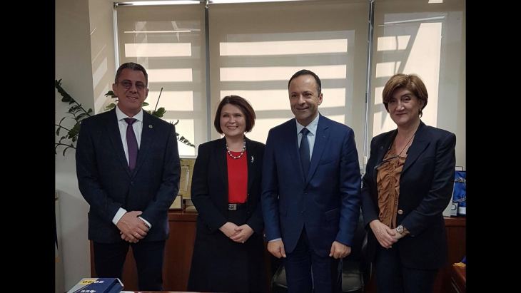 &Alpha;&Pi;&Omicron; &Epsilon;&Pi;&Iota;&Mu;&Epsilon;&Lambda;&Eta;&Tau;&Eta;&Rho;&Iota;&Omicron; &Delta;&Omega;&Delta;&Epsilon;&Kappa;&Alpha;&Nu;&Eta;&Sigma;&Omicron;&Upsilon; - &Delta;&Epsilon;&Lambda;&Tau;&Iota;&Omicron; &Tau;&Upsilon;&Pi;&Omicron;&Upsilon; - &Sigma;&Upsilon;&Nu;&Alpha;&Nu;&Tau;&Eta;&Sigma;&Eta; &Mu;&Epsilon; &Pi;&Rho;&Epsilon;&Sigma;&Beta;&Epsilon;&Iota;&Rho;&Alpha; &Sigma;&Lambda;&Omicron;&Beta;&Alpha;&Kappa;&Iota;&Alpha;&Sigma;