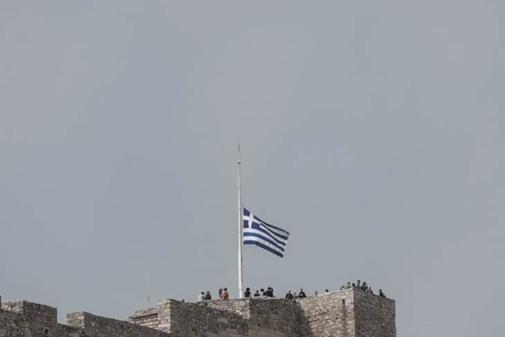 &Tau;&rho;&iota;ή&mu;&epsilon;&rho;&omicron; &epsilon;&theta;&nu;&iota;&kappa;ό &pi;έ&nu;&theta;&omicron;&sigmaf;: &Tau;&iota; &sigma;&eta;&mu;&alpha;ί&nu;&epsilon;&iota; &kappa;&alpha;&iota; &pi;ό&sigma;&epsilon;&sigmaf; &phi;&omicron;&rho;έ&sigmaf; έ&chi;&epsilon;&iota; &kappa;&eta;&rho;&upsilon;&chi;&theta;&epsilon;ί