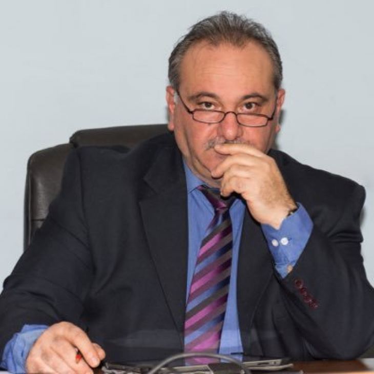 &Gamma;&rho;ά&mu;&mu;&alpha; &Epsilon;&pi;ά&rho;&chi;&omicron;&upsilon; &Kappa;&alpha;&lambda;ύ&mu;&nu;&omicron;&upsilon; &sigma;&tau;&omicron;&nu; Vincent: "&Tau;&omicron; &nu;&alpha; &pi;&rho;&omicron;&sigma;έ&chi;&epsilon;&iota;&sigmaf; &tau;&omicron;&upsilon;&sigmaf; &alpha;&nu;&theta;&rho;ώ&pi;&omicron;&upsilon;&sigmaf; &epsilon;ί&nu;&alpha;&iota; &eta; &pi;&rho;&omicron;&tau;&epsilon;&rho;&alpha;&iota;ό&tau;&eta;&tau;&alpha;."