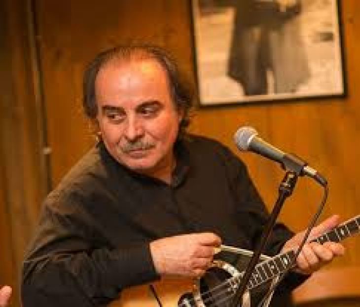 &Omicron; &Mu;&pi;ά&mu;&pi;&eta;&sigmaf; &Tau;&sigma;έ&rho;&tau;&omicron;&sigmaf; &mu;&alpha;&sigmaf; &kappa;ά&nu;&epsilon;&iota; &pi;&alpha;&rho;έ&alpha; &tau;&rho;&alpha;&gamma;&omicron;&upsilon;&delta;ώ&nu;&tau;&alpha;&sigmaf; &alpha;&pi;ό &tau;&omicron; &sigma;&pi;ί&tau;&iota; &tau;&omicron;&upsilon;