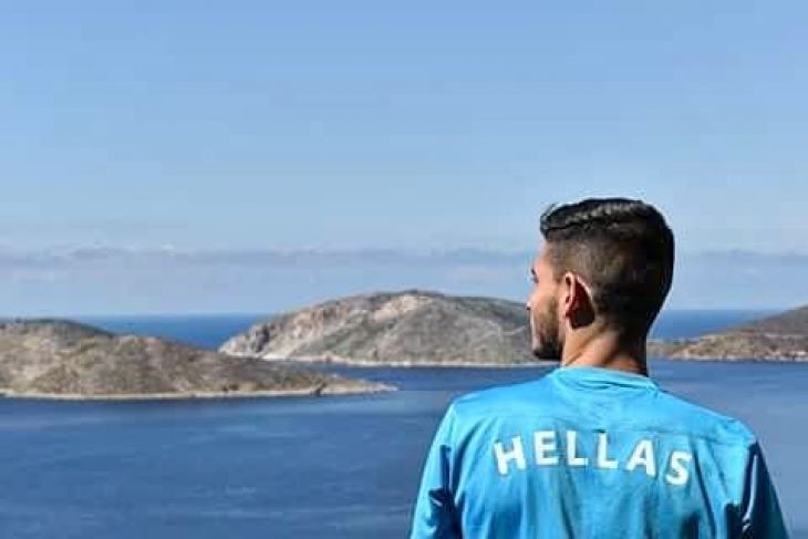 &Rho;ί&chi;&nu;&epsilon;&tau;&alpha;&iota; &alpha;&pi;ό&psi;&epsilon; &sigma;&tau;&eta;&nu; &mu;ά&chi;&eta; &omicron; &Alpha;&nu;&tau;&rho;έ&alpha;&sigmaf; Έ&lambda;&lambda;&eta;&nu;&alpha;&sigmaf;