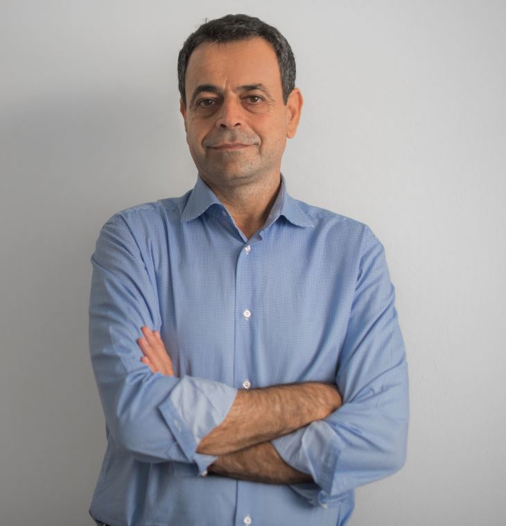 &Theta;έ&mu;&alpha;: &laquo;&Nu;. &Sigma;&alpha;&nu;&tau;&omicron;&rho;&iota;&nu;&iota;ό&sigmaf;: &Eta; &Kappa;&upsilon;&beta;έ&rho;&nu;&eta;&sigma;&eta; &kappa;&alpha;&lambda;ύ&pi;&tau;&epsilon;&iota; &mu;&epsilon; &epsilon;&pi;&iota;&kappa;&omicron;&iota;&nu;&omega;&nu;&iota;&alpha;&kappa;ά &tau;&epsilon;&chi;&nu;ά&sigma;&mu;&alpha;&tau;&alpha; &kappa;&alpha;&iota; &alpha;&upsilon;&tau;&alpha;&rho;&chi;&iota;&kappa;έ&sigmaf; &alpha;&pi;&omicron;&phi;ά&sigma;&epsilon;&iota;&sigmaf; &tau;&eta;&nu; &alpha;&nu;&iota;&kappa;&alpha;&nu;ό&tau;&eta;&tau;ά &tau;&eta;&sigmaf; &sigma;&tau;&eta;&nu; &alpha;&nu;&tau;&iota;&mu;&epsilon;&tau;ώ&pi;&iota;&sigma;&eta; &tau;&eta;&sigmaf; &pi;&alpha;&nu;&delta;&eta;&mu;ί&alpha;&sigmaf;&raquo;