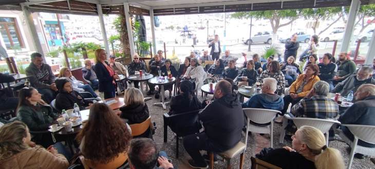 &Mu;ί&kappa;&alpha; &Iota;&alpha;&tau;&rho;ί&delta;&eta; &sigma;&tau;&eta;&nu; &Kappa;ά&lambda;&upsilon;&mu;&nu;&omicron;: &laquo;&Delta;ί&pi;&lambda;&alpha; &sigma;&tau;&omicron;&upsilon;&sigmaf; &Kappa;&alpha;&lambda;ύ&mu;&nu;&iota;&omicron;&upsilon;&sigmaf; &kappa;&alpha;&iota; &tau;&iota;&sigmaf; &Kappa;&alpha;&lambda;ύ&mu;&nu;&iota;&epsilon;&sigmaf;, &epsilon;&iota;&lambda;&iota;&kappa;&rho;&iota;&nu;ά, &delta;&upsilon;&nu;&alpha;&mu;&iota;&kappa;ά!&raquo;