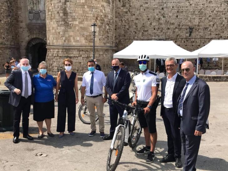 &Omicron; &Iota;&omega;ά&nu;&nu;&eta;&sigmaf; &Pi;&alpha;&pi;&pi;ά&sigmaf; &sigma;&tau;&iota;&sigmaf; &delta;&rho;ά&sigma;&epsilon;&iota;&sigmaf; &tau;&omicron;&upsilon; &Delta;ή&mu;&omicron;&upsilon; &Rho;ό&delta;&omicron;&upsilon; &gamma;&iota;&alpha; &tau;&eta;&nu; &laquo;&Epsilon;&upsilon;&rho;&omega;&pi;&alpha;&iota;̈&kappa;&eta;́ &Epsilon;&beta;&delta;&omicron;&mu;&alpha;́&delta;&alpha; &Kappa;&iota;&nu;&eta;&tau;&iota;&kappa;&omicron;́&tau;&eta;&tau;&alpha;&sigmaf; 2020&raquo;