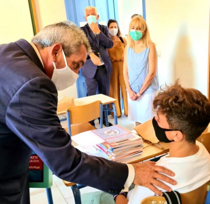 &Tau;&rho;&iota;ή&mu;&epsilon;&rho;&eta; &epsilon;&pi;ί&sigma;&kappa;&epsilon;&psi;&eta; &tau;&omicron;&upsilon; &Pi;&epsilon;&rho;&iota;&phi;&epsilon;&rho;&epsilon;&iota;ά&rho;&chi;&eta;, &Gamma;&iota;ώ&rho;&gamma;&omicron;&upsilon; &Chi;&alpha;&tau;&zeta;&eta;&mu;ά&rho;&kappa;&omicron;&upsilon; &sigma;&tau;&omicron; &Kappa;&alpha;&sigma;&tau;&epsilon;&lambda;&lambda;ό&rho;&iota;&zeta;&omicron;, &gamma;&iota;&alpha; &tau;&eta;&nu; 77&eta; &epsilon;&pi;έ&tau;&epsilon;&iota;&omicron; &tau;&eta;&sigmaf; &alpha;&pi;&epsilon;&lambda;&epsilon;&upsilon;&theta;έ&rho;&omega;&sigma;&eta;&sigmaf; &tau;&omicron;&upsilon; &nu;&eta;&sigma;&iota;&omicron;ύ