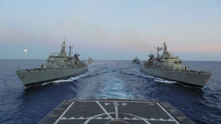 &Kappa;&alpha;&sigma;&tau;&epsilon;&lambda;ό&rho;&iota;&zeta;&omicron;-&Theta;&epsilon;&rho;&mu;ό &epsilon;&pi;&epsilon;&iota;&sigma;ό&delta;&iota;&omicron;: &Pi;&omicron;&lambda;&epsilon;&mu;&iota;&kappa;ά &pi;&lambda;&omicron;ί&alpha; &kappa;&alpha;&tau;&alpha;&pi;&lambda;έ&omicron;&upsilon;&nu; &sigma;&tau;&eta;&nu; &laquo;&theta;&epsilon;&rho;&mu;ή&raquo; &zeta;ώ&nu;&eta; &tau;&omicron;&upsilon; &Alpha;&iota;&gamma;&alpha;ί&omicron;&upsilon;