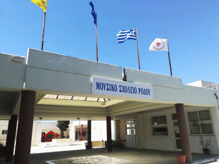 &Kappa;&omicron;&rho;&omega;&nu;&omicron;ϊό&sigmaf;: &Omicron;&iota; &mu;&alpha;&theta;&eta;&tau;έ&sigmaf; &tau;&omicron;&upsilon; &Mu;&omicron;&upsilon;&sigma;&iota;&kappa;&omicron;ύ &Sigma;&chi;&omicron;&lambda;&epsilon;ί&omicron;&upsilon; &Rho;ό&delta;&omicron;&upsilon; έ&phi;&tau;&iota;&alpha;&xi;&alpha;&nu; &tau;&rho;&alpha;&gamma;&omicron;ύ&delta;&iota; &mu;&epsilon; &omicron;&delta;&eta;&gamma;ί&epsilon;&sigmaf; &ndash; &Beta;ί&nu;&tau;&epsilon;&omicron;