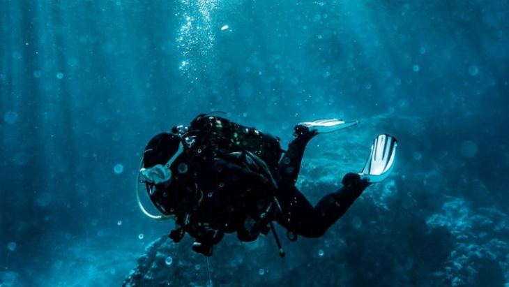 &Sigma;&tau;&eta;&nu; &Alpha;&lambda;ό&nu;&nu;&eta;&sigma;&omicron; &omicron; &Tau;&omicron;&upsilon;&rho;&iota;&sigma;&mu;ό&sigmaf; &tau;&omicron;&upsilon; &mu;έ&lambda;&lambda;&omicron;&nu;&tau;&omicron;&sigmaf;, &sigma;ύ&mu;&phi;&omega;&nu;&alpha; &mu;&epsilon; &tau;&eta; Deutsche Welle!