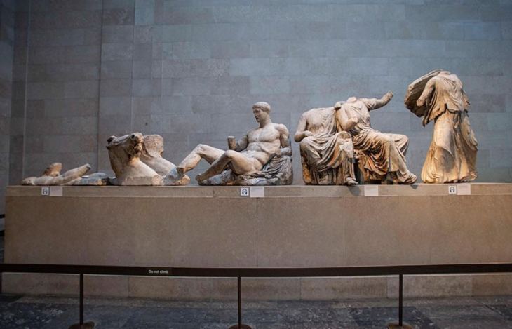 &Gamma;&lambda;&upsilon;&pi;&tau;ά &tau;&omicron;&upsilon; &Pi;&alpha;&rho;&theta;&epsilon;&nu;ώ&nu;&alpha;: 18 &Alpha;&mu;&epsilon;&rho;&iota;&kappa;&alpha;&nu;&omicron;ί &beta;&omicron;&upsilon;&lambda;&epsilon;&upsilon;&tau;έ&sigmaf; έ&sigma;&tau;&epsilon;&iota;&lambda;&alpha;&nu; &epsilon;&pi;&iota;&sigma;&tau;&omicron;&lambda;ή &sigma;&tau;&omicron;&nu; &Mu;&pi;ό&rho;&iota;&sigmaf; &Tau;&zeta;ό&nu;&sigma;&omicron;&nu; &gamma;&iota;&alpha; &tau;&eta;&nu; &epsilon;&pi;&iota;&sigma;&tau;&rho;&omicron;&phi;ή &tau;&omicron;&upsilon;&sigmaf;