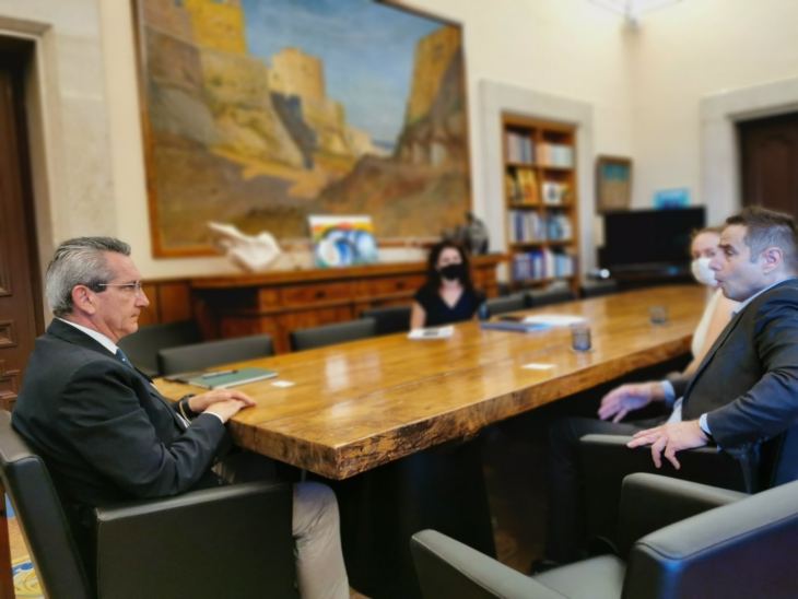 &Gamma;. &Chi;&alpha;&tau;&zeta;&eta;&mu;ά&rho;&kappa;&omicron;&sigmaf;: &laquo;&Pi;&iota;&sigma;&tau;&omicron;ί &sigma;&tau;&eta; &delta;έ&sigma;&mu;&epsilon;&upsilon;&sigma;ή &mu;&alpha;&sigmaf;, &epsilon;&pi;&epsilon;&xi;&epsilon;&rho;&gamma;&alpha;&zeta;ό&mu;&alpha;&sigma;&tau;&epsilon; &tau;&eta; &sigma;&upsilon;&mu;&phi;&omega;&nu;ί&alpha; &pi;&omicron;&upsilon; &theta;&alpha; &sigma;&upsilon;&nu;&epsilon;&chi;ί&sigma;&epsilon;&iota; &nu;&alpha; &phi;έ&rho;&nu;&epsilon;&iota; &tau;&eta;&nu; &Tau;&eta;&lambda;&epsilon;ϊ&alpha;&tau;&rho;&iota;&kappa;ή &sigma;&tau;&omicron; &sigma;&pi;ί&tau;&iota; &kappa;ά&theta;&epsilon; &nu;&eta;&sigma;&iota;ώ&tau;&eta;, &mu;&epsilon; &pi;ό&rho;&omicron;&upsilon;&sigmaf; &tau;&eta;&sigmaf; &Pi;&epsilon;&rho;&iota;&phi;έ&rho;&epsilon;&iota;&alpha;&sigmaf;&raquo;.