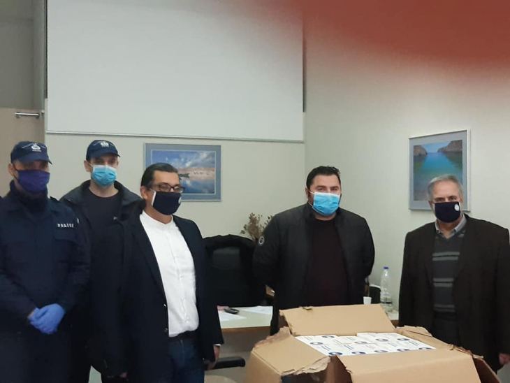 Ο Ιατρικός Σύλλογος Επαρχίας Καλύμνου παρέδωσε σήμερα μάσκες στο ΑΤ Καλύμνου