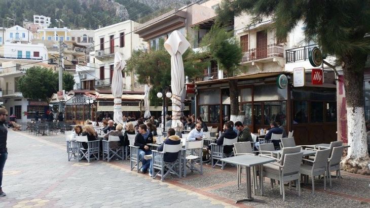 Αρση μέτρων για εστιατόρια, καφέ: Η τροπολογία για τραπεζοκαθίσματα έξω και πεζοδρομήσεις δρόμων