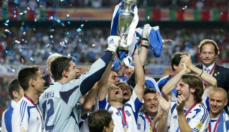 Euro 2004: Ό&tau;&alpha;&nu; &eta; &Epsilon;&lambda;&lambda;ά&delta;&alpha; &tau;&rho;έ&lambda;&alpha;&nu;&epsilon; &tau;&omicron;&nu; &pi;&omicron;&delta;&omicron;&sigma;&phi;&alpha;&iota;&rho;&iota;&kappa;ό &pi;&lambda;&alpha;&nu;ή&tau;&eta; &kappa;&alpha;&iota; &sigma;&tau;έ&phi;&theta;&eta;&kappa;&epsilon; &pi;&rho;&omega;&tau;&alpha;&theta;&lambda;ή&tau;&rho;&iota;&alpha; &Epsilon;&upsilon;&rho;ώ&pi;&eta;&sigmaf;