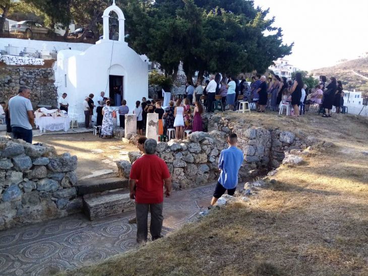 &Eta; &pi;&alpha;&nu;&eta;&gamma;&upsilon;&rho;&iota;&kappa;ή &lambda;&epsilon;&iota;&tau;&omicron;&upsilon;&rho;&gamma;ί&alpha; &sigma;&tau;&omicron;&nu; &Alpha;ϊ &Gamma;&iota;ά&nu;&nu;&eta; &sigma;&tau;&omicron; &Mu;&epsilon;&lambda;&iota;&tau;&sigma;ά&chi;&alpha; (&phi;&omega;&tau;&omicron;&gamma;&rho;&alpha;&phi;ί&epsilon;&sigmaf; &kappa;&alpha;&iota; &beta;ί&nu;&tau;&epsilon;&omicron;)