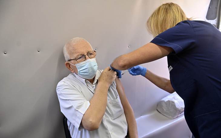 &Kappa;&omicron;&rho;&omega;&nu;&omicron;ϊό&sigmaf; - &Gamma;&kappa;ά&gamma;&kappa;&alpha;: &Sigma;&tau;&alpha;&mu;&alpha;&tau;ά &tau;&omicron; &pi;&rho;ό&sigma;&tau;&iota;&mu;&omicron; &tau;&omega;&nu; 100 &epsilon;&upsilon;&rho;ώ &sigma;&tau;&omicron;&upsilon;&sigmaf; &alpha;&nu;&epsilon;&mu;&beta;&omicron;&lambda;ί&alpha;&sigma;&tau;&omicron;&upsilon;&sigmaf; ά&nu;&omega; &tau;&omega;&nu; 60 &alpha;&pi;ό &tau;&omicron;&nu; &epsilon;&pi;ό&mu;&epsilon;&nu;&omicron; &mu;ή&nu;&alpha;