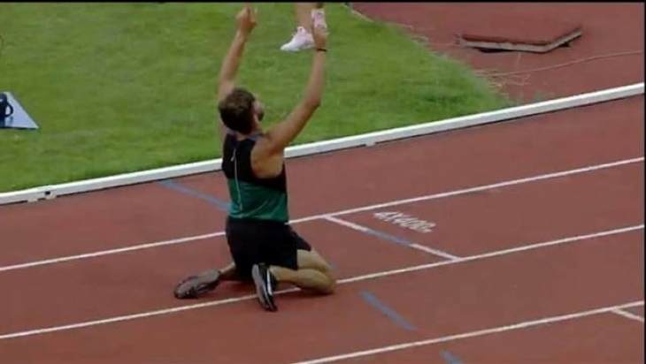 &Epsilon;&upsilon;&chi;&alpha;&rho;&iota;&sigma;&tau;ή&rho;&iota;&omicron; &Alpha;&nu;&tau;&rho;έ&alpha; Έ&lambda;&lambda;&eta;&nu;&alpha; &mu;&epsilon;&tau;ά &tau;&eta;&nu; &epsilon;&pi;&iota;&tau;&upsilon;&chi;ί&alpha; &tau;&omicron;&upsilon; &sigma;&tau;&omicron; &Pi;&alpha;&nu;&epsilon;&lambda;&lambda;ή&nu;&iota;&omicron; &Pi;&rho;&omega;&tau;ά&theta;&lambda;&eta;&mu;&alpha;