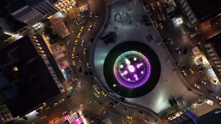 &Pi;&lambda;&alpha;&tau;&epsilon;ί&alpha; &Omicron;&mu;&omicron;&nu;&omicron;ί&alpha;&sigmaf;: &Delta;&epsilon;ί&tau;&epsilon; &alpha;&pi;ό drone &tau;&eta; &nu;έ&alpha; &pi;&lambda;&alpha;&tau;&epsilon;ί&alpha;