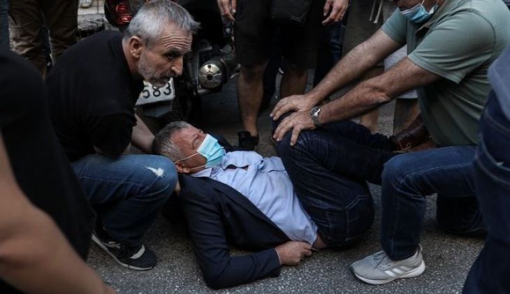 Επεισόδια έξω από το Υπουργείο Υγείας - Τα ΜΑΤ χτύπησαν μέλη της ΠΟΕΔΗΝ