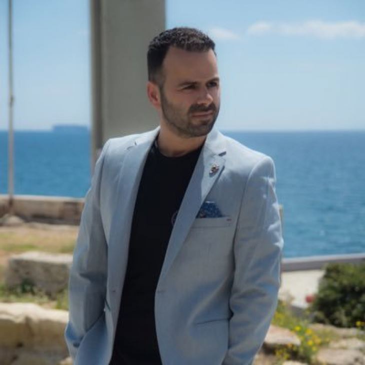 &Omicron; &Beta;&alpha;&gamma;&gamma;έ&lambda;&eta;&sigmaf; &Pi;&alpha;&nu;ά&tau;&omicron;&sigmaf; &tau;&rho;&alpha;&gamma;&omicron;&upsilon;&delta;ά&epsilon;&iota; &tau;&omicron; &gamma;&nu;&omega;&sigma;&tau;ό &sigma;&epsilon; ό&lambda;&omicron;&upsilon;&sigmaf; &Tau;&Zeta;&Iota;&Beta;&Alpha;&Epsilon;&Rho;&Iota;