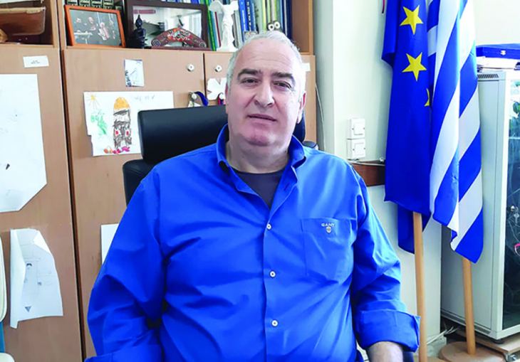 I. &Pi;&alpha;&pi;&alpha;&delta;&omicron;&mu;&alpha;&rho;&kappa;ά&kappa;&eta;&sigmaf;: &laquo;&Sigma;&epsilon; ό&lambda;&alpha; &tau;&alpha; &sigma;&chi;&omicron;&lambda;&epsilon;ί&alpha; &tau;&eta;&rho;&omicron;ύ&nu;&tau;&alpha;&iota; &alpha;&pi;&alpha;&rho;έ&gamma;&kappa;&lambda;&iota;&tau;&alpha; &tau;&alpha; &upsilon;&gamma;&epsilon;&iota;&omicron;&nu;&omicron;&mu;&iota;&kappa;ά &pi;&rho;&omega;&tau;ό&kappa;&omicron;&lambda;&lambda;&alpha;&raquo;