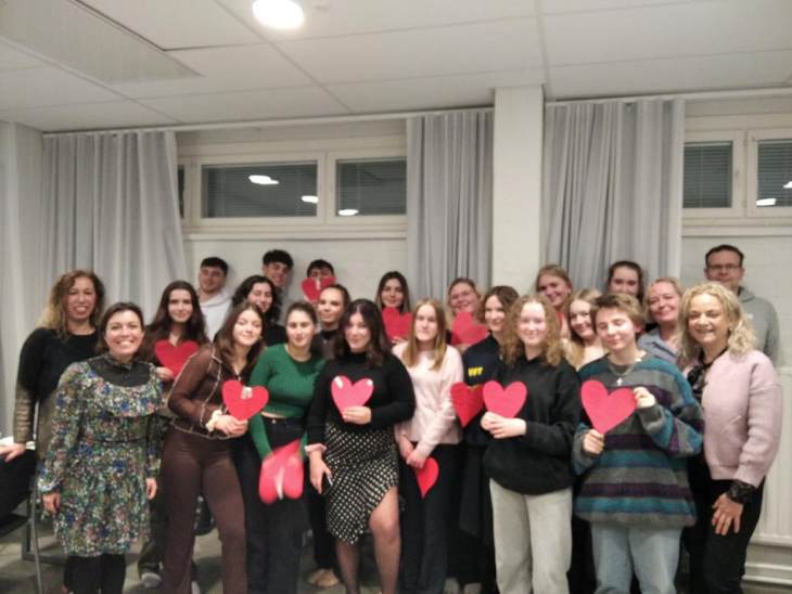 &Tau;&omicron; &Nu;&iota;&kappa;&eta;&phi;ό&rho;&epsilon;&iota;&omicron; 1&omicron; &Gamma;&Epsilon;&Lambda; &Kappa;&alpha;&lambda;ύ&mu;&nu;&omicron;&upsilon;  &sigma;&tau;&eta; &Phi;&iota;&nu;&lambda;&alpha;&nu;&delta;ί&alpha; &mu;&epsilon; &tau;&eta;&nu; &kappa;&iota;&nu;&eta;&tau;&iota;&kappa;ό&tau;&eta;&tau;&alpha; Erasmus