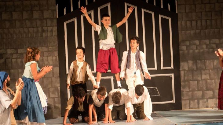 &Epsilon;&pi;&iota;&sigma;&tau;&omicron;&lambda;ή &alpha;&nu;&eta;&sigma;&upsilon;&chi;ί&alpha;&sigmaf; &alpha;&pi;ό &tau;&eta;&nu; &theta;&epsilon;&alpha;&tau;&rho;&iota;&kappa;ή &omicron;&mu;ά&delta;&alpha; &Kappa;&alpha;&lambda;ύ&mu;&nu;&omicron;&upsilon;