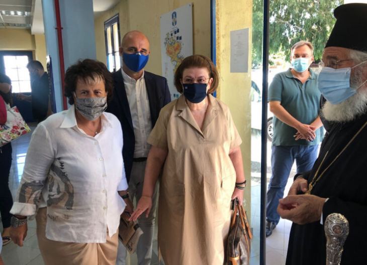 &Epsilon;&pi;ί&sigma;&kappa;&epsilon;&psi;&eta; &sigma;&tau;&eta; &Lambda;έ&rho;&omicron; &pi;&rho;&alpha;&gamma;&mu;&alpha;&tau;&omicron;&pi;&omicron;&iota;&epsilon;ί &eta; &Upsilon;&pi;&omicron;&upsilon;&rho;&gamma;ό&sigmaf; &Pi;&omicron;&lambda;&iota;&tau;&iota;&sigma;&mu;&omicron;ύ &kappa;&alpha;&iota; &Alpha;&theta;&lambda;&eta;&tau;&iota;&sigma;&mu;&omicron;ύ &Lambda;ί&nu;&alpha; &Gamma;. &Mu;&epsilon;&nu;&delta;ώ&nu;&eta;, &sigma;&upsilon;&nu;&omicron;&delta;&epsilon;&upsilon;ό&mu;&epsilon;&nu;&eta; &alpha;&pi;ό &upsilon;&pi;&eta;&rho;&epsilon;&sigma;&iota;&alpha;&kappa;&omicron;ύ&sigmaf; &pi;&alpha;&rho;ά&gamma;&omicron;&nu;&tau;&epsilon;&sigmaf; &tau;&omicron;&upsilon; &upsilon;&pi;&omicron;&upsilon;&rho;&gamma;&epsilon;ί&omicron;&upsilon;.