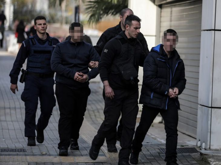 &Delta;&omicron;&lambda;&omicron;&phi;&omicron;&nu;ί&alpha; &Tau;&omicron;&pi;&alpha;&lambda;&omicron;ύ&delta;&eta;: &Epsilon;&nu;&omicron;&chi;ή &tau;&omega;&nu; &delta;ύ&omicron; &pi;&rho;ό&tau;&epsilon;&iota;&nu;&epsilon; &eta; &epsilon;&iota;&sigma;&alpha;&gamma;&gamma;&epsilon;&lambda;έ&alpha;&sigmaf;-&Sigma;&upsilon;&gamma;&kappa;&lambda;&omicron;&nu;&iota;&sigma;&tau;&iota;&kappa;έ&sigmaf; &sigma;&tau;&iota;&gamma;&mu;έ&sigmaf; &sigma;&tau;&eta; &delta;ί&kappa;&eta;