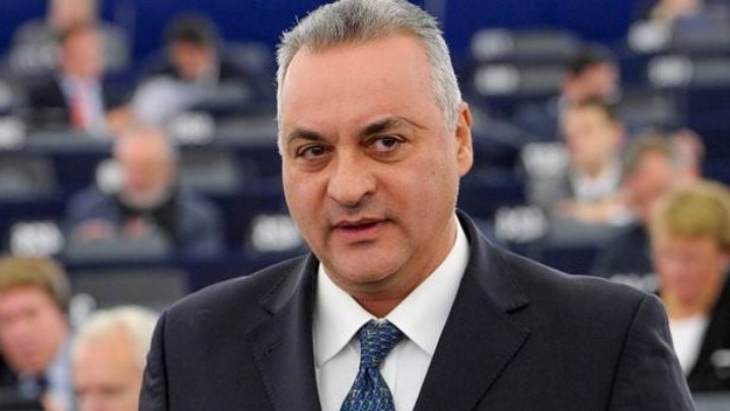 &Sigma;&tau;&eta;&nu; &Epsilon;&upsilon;&rho;&omega;&beta;&omicron;&upsilon;&lambda;ή &eta; &pi;&alpha;&rho;ά&nu;&omicron;&mu;&eta; &tau;&omicron;&upsilon;&rho;&kappa;&iota;&kappa;ή &alpha;&lambda;&iota;&epsilon;&upsilon;&tau;&iota;&kappa;ή &delta;&rho;&alpha;&sigma;&tau;&eta;&rho;&iota;ό&tau;&eta;&tau;&alpha; &alpha;&pi;ό &tau;&omicron;&nu; &Mu;. &Kappa;&epsilon;&phi;&alpha;&lambda;&omicron;&gamma;&iota;ά&nu;&nu;&eta;