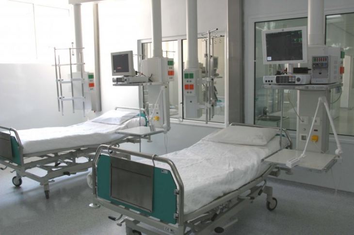&Tau;έ&sigma;&sigma;&epsilon;&rho;&iota;&sigmaf; o&iota; &nu;&epsilon;&kappa;&rho;&omicron;ί &sigma;&epsilon; έ&nu;&alpha; 24&omega;&rho;&omicron; &sigma;&tau;&eta;&nu; &Epsilon;&lambda;&lambda;ά&delta;&alpha; &alpha;&pi;ό &tau;&omicron;&nu; Covid -19 - &Eta; &pi;&rho;ώ&tau;&eta; &gamma;&upsilon;&nu;&alpha;ί&kappa;&alpha; &pi;&omicron;&upsilon; &chi;ά&nu;&epsilon;&iota; &tau;&eta; &zeta;&omega;ή &tau;&eta;&sigmaf;