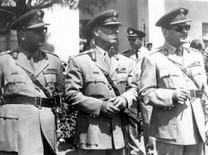21 &Alpha;&pi;&rho;&iota;&lambda;ί&omicron;&upsilon; &tau;&omicron;&upsilon; 1967. &Tau;&omicron; &pi;&rho;&alpha;&xi;&iota;&kappa;ό&pi;&eta;&mu;&alpha; &kappa;&alpha;&iota; &eta; &laquo;&Chi;&omicron;ύ&nu;&tau;&alpha; &tau;&omega;&nu; &Sigma;&upsilon;&nu;&tau;&alpha;&gamma;&mu;&alpha;&tau;&alpha;&rho;&chi;ώ&nu;&raquo;
