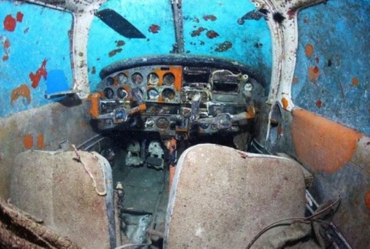 Μέσα στον βυθό βρίσκονται τα κουφάρια πολλών και σπουδαίων πλοίων και αεροσκαφών