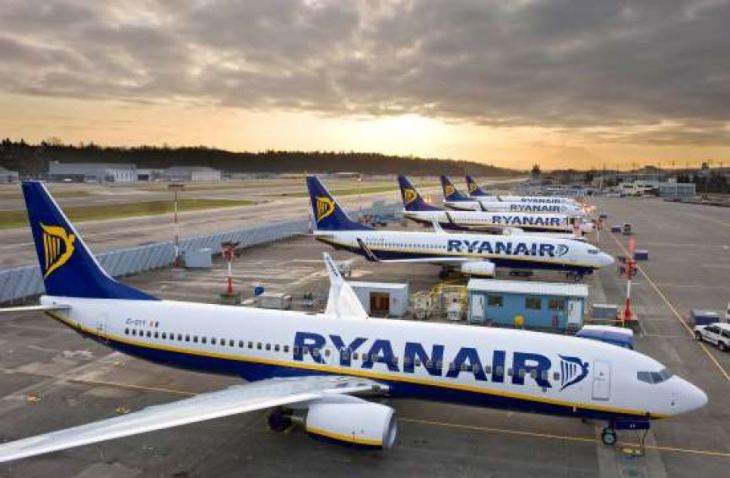 &Delta;&epsilon;ί&tau;&epsilon; &gamma;&iota;&alpha; &Kappa;&omega;-Ryanair: Ό&lambda;&epsilon;&sigmaf; &omicron;&iota; &pi;&tau;ή&sigma;&epsilon;&iota;&sigmaf; &Epsilon;&lambda;&lambda;ά&delta;&alpha;-&Iota;&tau;&alpha;&lambda;ί&alpha; &gamma;&iota; &alpha;&upsilon;&tau;ό &tau;&omicron; &kappa;&alpha;&lambda;&omicron;&kappa;&alpha;ί&rho;&iota;