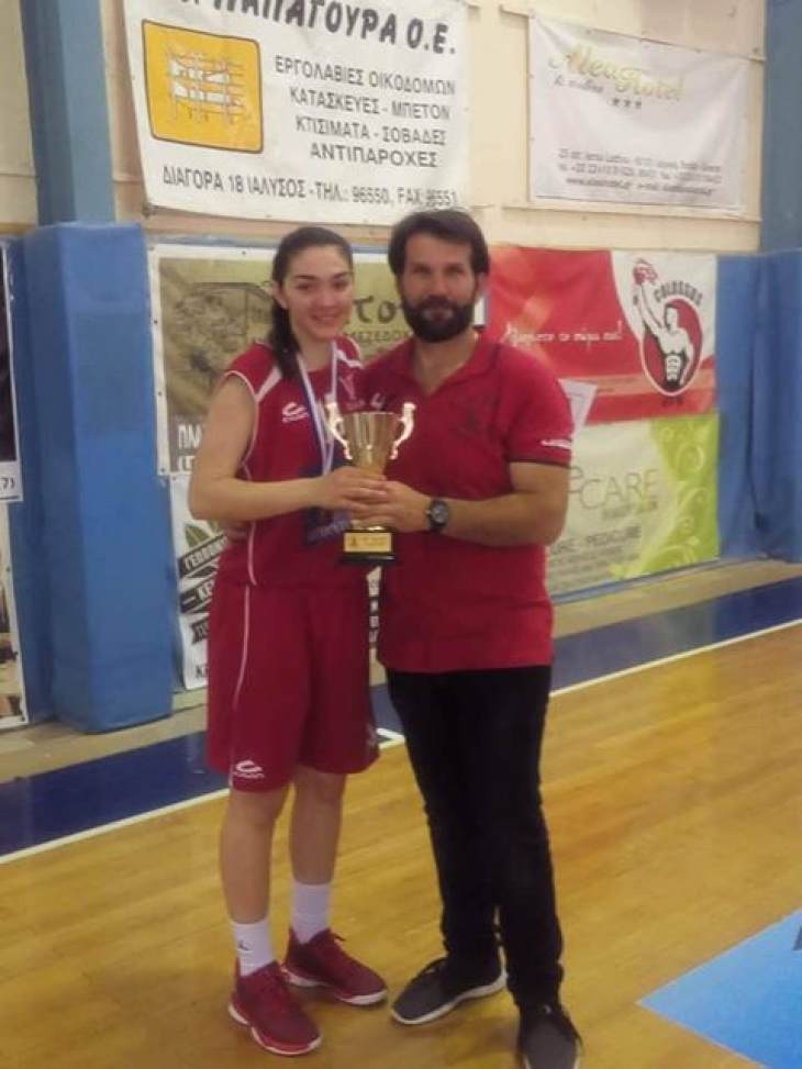 &Sigma;&tau;&omicron;&nu; &Iota;&pi;&pi;&omicron;&kappa;&rho;ά&tau;&eta; &kappa;&alpha;&iota; &tau;&eta;&nu; &Alpha;2 &kappa;&alpha;&tau;&eta;&gamma;&omicron;&rho;ί&alpha; &mu;&pi;ά&sigma;&kappa;&epsilon;&tau; &eta; &Chi;&rho;&upsilon;&sigma;ά&kappa;&eta;