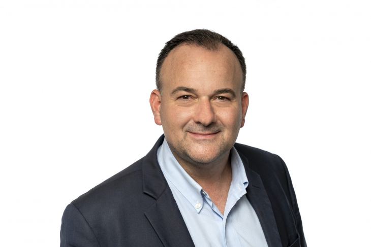 &Gamma;&iota;ά&nu;&nu;&eta;&sigmaf; &Pi;&alpha;&pi;&pi;ά&sigmaf;: &Eta; &Epsilon;&lambda;&lambda;ά&delta;&alpha; &beta;&gamma;&alpha;ί&nu;&epsilon;&iota; &alpha;&pi;ό &tau;&eta; &sigma;&tau;&epsilon;&nu;&omega;&pi;ό &tau;&eta;&sigmaf; &alpha;&delta;&rho;ά&nu;&epsilon;&iota;&alpha;&sigmaf;