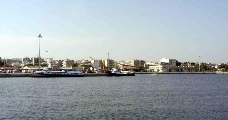 &Sigma;&alpha;&nu;&tau;&omicron;&rho;&iota;&nu;&iota;ό&sigmaf;: &laquo;&Epsilon;&tau;&omicron;&iota;&mu;ά&zeta;&epsilon;&tau;&alpha;&iota;  &xi;&epsilon;&pi;&omicron;ύ&lambda;&eta;&mu;&alpha;  10 &pi;&epsilon;&rho;&iota;&phi;&epsilon;&rho;&epsilon;&iota;&alpha;&kappa;ώ&nu; &lambda;&iota;&mu;&alpha;&nu;&iota;ώ&nu; &mu;&epsilon; &pi;&epsilon;&rho;ί&epsilon;&rho;&gamma;&epsilon;&sigmaf; &rho;&upsilon;&theta;&mu;ί&sigma;&epsilon;&iota;&sigmaf;&raquo;