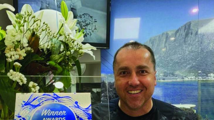 &Sigma;&alpha;&rho;ώ&nu;&epsilon;&iota; &tau;&alpha; &beta;&rho;&alpha;&beta;&epsilon;ί&alpha; &Epsilon;&lambda;&lambda;&eta;&nu;&omicron;&alpha;&upsilon;&sigma;&tau;&rho;&alpha;&lambda;ό&sigmaf; &zeta;&alpha;&chi;&alpha;&rho;&omicron;&pi;&lambda;ά&sigma;&tau;&eta;&sigmaf; &alpha;&pi;ό &tau;&eta;&nu; &Kappa;ά&lambda;&upsilon;&mu;&nu;&omicron;!