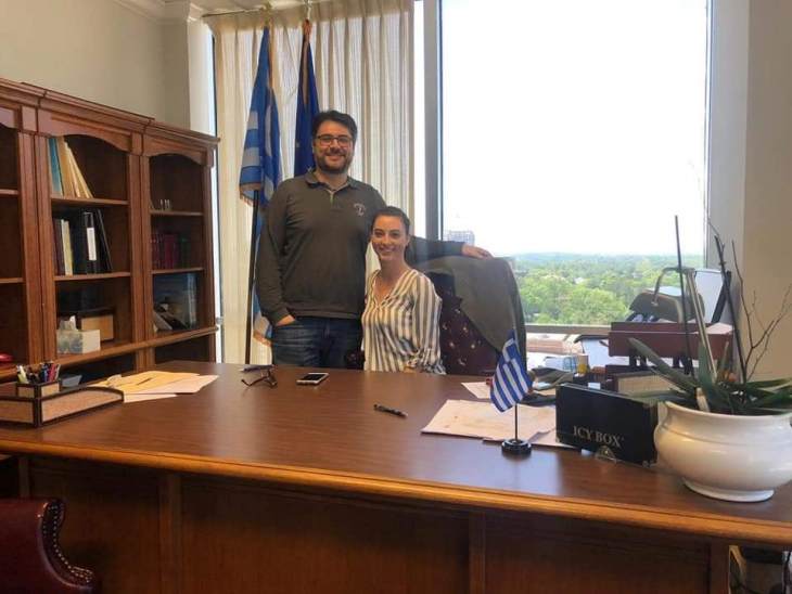 &Pi;&alpha;&rho;&alpha;&mu;έ&nu;&epsilon;&iota; &Epsilon;&gamma;&kappa;&lambda;&omega;&beta;&iota;&sigma;&mu;έ&nu;&omicron;&sigmaf; &Sigma;&tau;&eta;&nu; &Mu;&alpha;&rho;&iota;&omicron;ύ&pi;&omicron;&lambda;&eta; &Omicron; Έ&lambda;&lambda;&eta;&nu;&alpha;&sigmaf; (&Kappa;ώ&omicron;&sigmaf;) &Pi;&rho;ό&xi;&epsilon;&nu;&omicron;&sigmaf; &Mu;. &Alpha;&nu;&delta;&rho;&omicron;&upsilon;&lambda;ά&kappa;&eta;&sigmaf; &ndash; &Sigma;&tau;&iota;&gamma;&mu;έ&sigmaf; &Alpha;&gamma;&omega;&nu;ί&alpha;&sigmaf; &Gamma;&iota;&alpha; &Tau;&eta;&nu; &Delta;&iota;ά&sigma;&omega;&sigma;ή &Tau;&omicron;&upsilon; -&Tau;&iota; &Delta;&eta;&lambda;ώ&nu;&epsilon;&iota; &Eta; &Alpha;&delta;&epsilon;&rho;&phi;ή &Tau;&omicron;&upsilon;