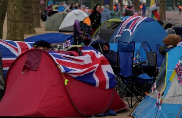 &laquo;&Kappa;ά&mu;&pi;&iota;&nu;&gamma;&kappa;&raquo; &omicron;&iota; &delta;&rho;ό&mu;&omicron;&iota; &tau;&omicron;&upsilon; &Lambda;&omicron;&nu;&delta;ί&nu;&omicron;&upsilon; &gamma;&iota;&alpha; &tau;&eta;&nu; &sigma;&tau;έ&psi;&eta;&ndash; &Alpha;&pi;ί&sigma;&tau;&epsilon;&upsilon;&tau;&epsilon;&sigmaf; &epsilon;&iota;&kappa;ό&nu;&epsilon;&sigmaf; &mu;&epsilon; &sigma;&kappa;&eta;&nu;έ&sigmaf;, &kappa;&omicron;&upsilon;&beta;έ&rho;&tau;&epsilon;&sigmaf; &kappa;&alpha;&iota;&hellip; &beta;&alpha;&sigma;&iota;&lambda;&iota;&kappa;ά &alpha;&xi;&epsilon;&sigma;&omicron;&upsilon;ά&rho;