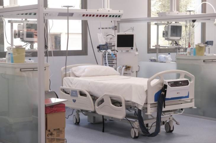 &Alpha;&gamma;&omega;&nu;ί&alpha; &gamma;&iota;&alpha; &gamma;&upsilon;&nu;&alpha;ί&kappa;&alpha; &mu;&epsilon; &kappa;&omicron;&rho;&omicron;&nu;&omicron;ϊ&omicron; &sigma;&tau;&eta;&nu; &Kappa;ά&lambda;&upsilon;&mu;&nu;&omicron;- &Alpha;&nu;&alpha;&zeta;&eta;&tau;&omicron;ύ&nu; &kappa;&rho;&epsilon;&beta;ά&tau;&iota; &Mu;&Epsilon;&Theta; &sigma;&tau;&eta; &Sigma;ά&mu;&omicron;