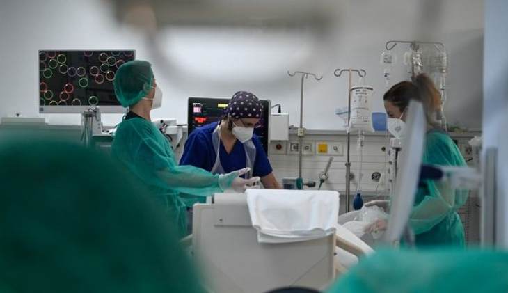 &Kappa;&omicron;&rho;&omicron;&nu;&omicron;ϊό&sigmaf;: 27.766 &nu;έ&alpha; &kappa;&rho;&omicron;ύ&sigma;&mu;&alpha;&tau;&alpha; &sigma;ή&mu;&epsilon;&rho;&alpha; &sigma;&tau;&eta;&nu; &Epsilon;&lambda;&lambda;ά&delta;&alpha;, 41 &sigma;&tau;&eta;&nu; &Pi;&Epsilon; &Kappa;&alpha;&lambda;ύ&mu;&nu;&omicron;&upsilon; - 85 &nu;&epsilon;&kappa;&rho;&omicron;ί &kappa;&alpha;&iota; 654 &delta;&iota;&alpha;&sigma;&omega;&lambda;&eta;&nu;&omega;&mu;έ&nu;&omicron;&iota;