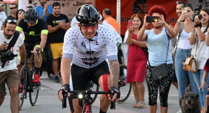 &Sigma;&upsilon;&gamma;&kappa;&lambda;ό&nu;&iota;&sigma;&epsilon; &omicron; &Theta;&rho;&iota;&alpha;&mu;&beta;&epsilon;&upsilon;&tau;ή&sigmaf; &Theta;&epsilon;&omicron;&lambda;ό&gamma;&omicron;&sigmaf; &Tau;&sigma;&iota;&phi;&tau;&sigma;ί&delta;&eta;&sigmaf; &mu;&epsilon; &tau;&omicron;&nu; 24&omega;&rho;&omicron; ά&theta;&lambda;&omicron; &tau;&omicron;&upsilon; &mu;&epsilon; &tau;&omicron; &pi;&omicron;&delta;ή&lambda;&alpha;&tau;&omicron;