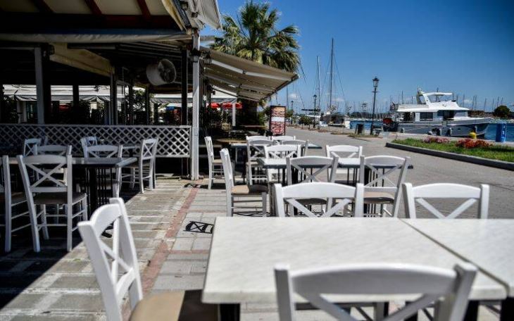 Άρση μέτρων: Ανοίγει η εστίαση, ελεύθερη η μετακίνηση στα νησιά – Όλες οι αλλαγές από σήμερα