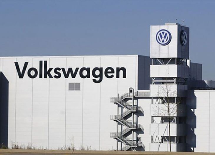 &Sigma;&tau;&eta;&nu; &Alpha;&sigma;&tau;&upsilon;&pi;ά&lambda;&alpha;&iota;&alpha; &eta; &sigma;&eta;&mu;&alpha;&nu;&tau;&iota;&kappa;ή &epsilon;&pi;έ&nu;&delta;&upsilon;&sigma;&eta; &tau;&eta;&sigmaf; Volkswagen