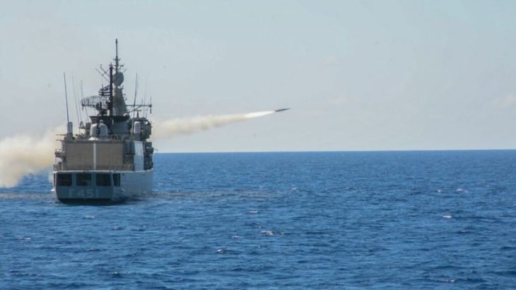 &Pi;&alpha;&nu;&alpha;&gamma;&iota;&omega;&tau;ό&pi;&omicron;&upsilon;&lambda;&omicron;&sigmaf; &gamma;&iota;&alpha; &tau;&eta;&nu; ά&sigma;&kappa;&eta;&sigma;&eta; &mu;&epsilon; &pi;&rho;&alpha;&gamma;&mu;&alpha;&tau;&iota;&kappa;ά &pi;&upsilon;&rho;ά &sigma;&tau;&eta;&nu; &Kappa;ά&rho;&pi;&alpha;&theta;&omicron;: &Epsilon;&pi;&iota;&beta;&epsilon;&beta;&alpha;&iota;ώ&nu;&epsilon;&iota; &tau;&eta;&nu; &epsilon;&tau;&omicron;&iota;&mu;ό&tau;&eta;&tau;&alpha; &tau;&omega;&nu; &epsilon;&lambda;&lambda;&eta;&nu;&iota;&kappa;ώ&nu; &delta;&upsilon;&nu;ά&mu;&epsilon;&omega;&nu; (&beta;ί&nu;&tau;&epsilon;&omicron; &kappa;&alpha;&iota; &phi;&omega;&tau;&omicron;&gamma;&rho;&alpha;&phi;ί&epsilon;&sigmaf;)