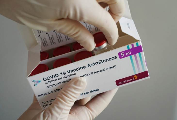 &Sigma;&upsilon;&nu;&epsilon;&delta;&rho;&iota;ά&zeta;&epsilon;&iota; &omicron; &Pi;&Omicron;&Upsilon; &gamma;&iota;&alpha; &tau;&omicron; &epsilon;&mu;&beta;ό&lambda;&iota;&omicron; &tau;&eta;&sigmaf; AstraZeneca &ndash; &Beta;. &Kappa;&iota;&kappa;ί&lambda;&iota;&alpha;&sigmaf;: &Kappa;&alpha;&nu;&omicron;&nu;&iota;&kappa;ά &omicron;&iota; &epsilon;&mu;&beta;&omicron;&lambda;&iota;&alpha;&sigma;&mu;&omicron;ί