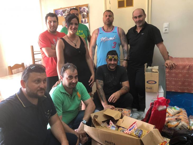 &Pi;&alpha;&rho;έ&delta;&omega;&sigma;&alpha;&nu; &tau;&alpha; &upsilon;&pi;ό&lambda;&omicron;&iota;&pi;&alpha; &tau;&rho;ό&phi;&iota;&mu;&alpha; &sigma;&tau;&eta;&nu; &tau;&rho;ά&pi;&epsilon;&zeta;&alpha; &tau;&eta;&sigmaf; &alpha;&gamma;ά&pi;&eta;&sigmaf; &omicron;&iota; &epsilon;&theta;&epsilon;&lambda;&omicron;&nu;&tau;έ&sigmaf; &tau;&omicron;&upsilon; &sigma;&upsilon;&sigma;&sigma;&iota;&tau;ί&omicron;&upsilon; &alpha;&lambda;&lambda;&eta;&lambda;&epsilon;&gamma;&gamma;ύ&eta;&sigmaf;