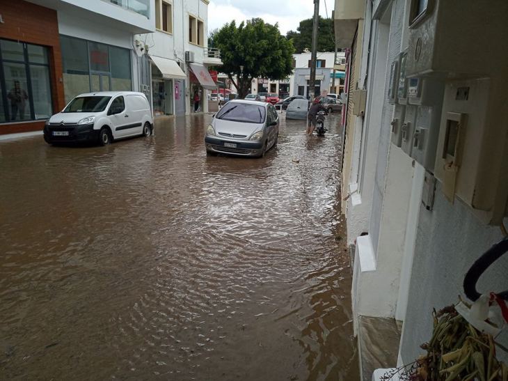 &Epsilon;&iota;&kappa;ό&nu;&epsilon;&sigmaf; &beta;&iota;&beta;&lambda;&iota;&kappa;ή&sigmaf; &kappa;&alpha;&tau;&alpha;&sigma;&tau;&rho;&omicron;&phi;ή&sigmaf; &sigma;&tau;&eta; &Lambda;έ&rho;&omicron; &alpha;&pi;ό &tau;&eta; &theta;&epsilon;&omicron;&mu;&eta;&nu;ί&alpha; &pi;&omicron;&upsilon; &pi;&lambda;ή&tau;&tau;&epsilon;&iota; &tau;&omicron; &nu;&eta;&sigma;ί &alpha;&upsilon;&tau;ή &tau;&eta;&nu; ώ&rho;&alpha; &ndash; &Sigma;&tau;&omicron; &pi;ό&delta;&iota; &omicron;&iota; &upsilon;&pi;&eta;&rho;&epsilon;&sigma;ί&epsilon;&sigmaf; &kappa;&alpha;&iota; &tau;&omicron; &pi;&rho;&omicron;&sigma;&omega;&pi;&iota;&kappa;ό &tau;&omicron;&upsilon; &delta;ή&mu;&omicron;&upsilon;